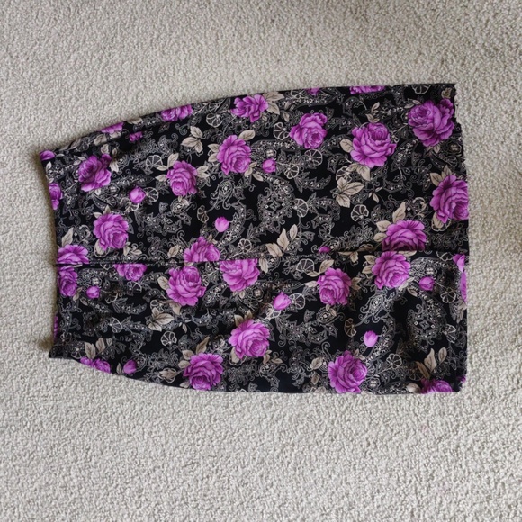 Briggs New York Black and Purple Floral Paisley Pencil Skirt Size 8 - Picture 4 of 4